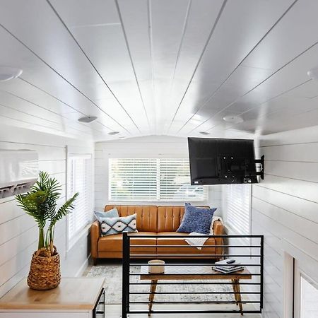 Modern Home With Private Hot Tub Apple Valley 外观 照片