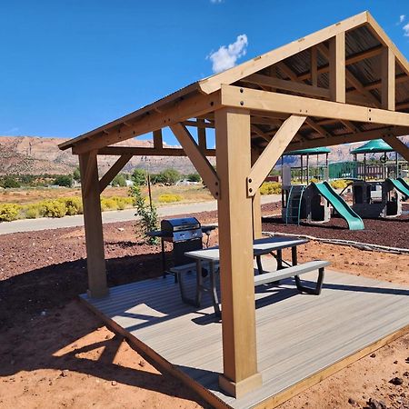 Modern Home With Private Hot Tub Apple Valley 外观 照片