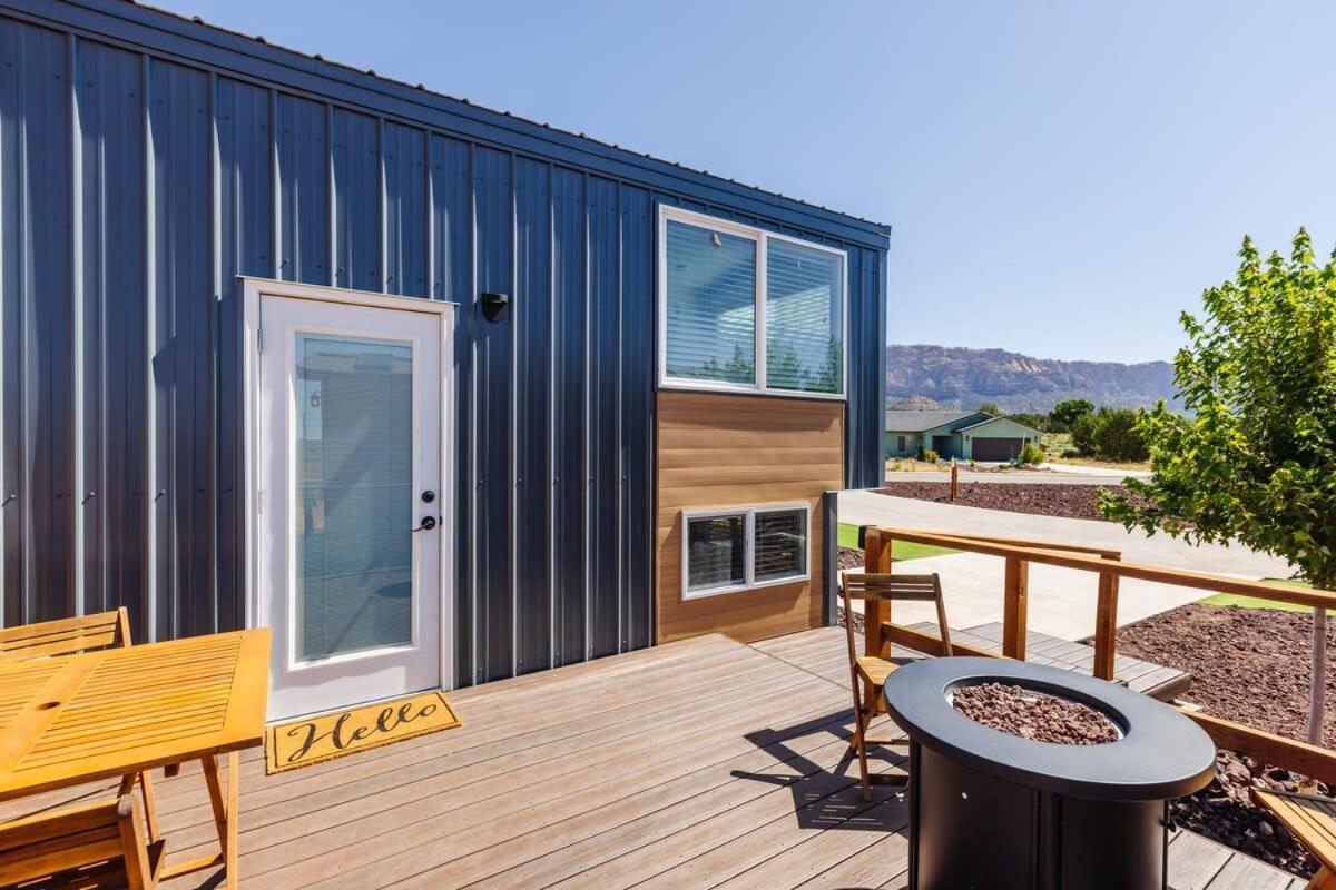 Modern Home With Private Hot Tub Apple Valley 外观 照片